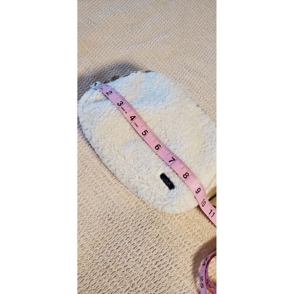 Lole Sherpa Fleece Belt Bag Cream Beige Adjustable Strap‎ Fanny Pack Crossbody
